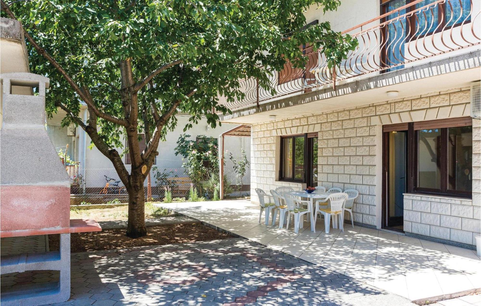 3 Bedroom Gorgeous Apartment In Traù Esterno foto