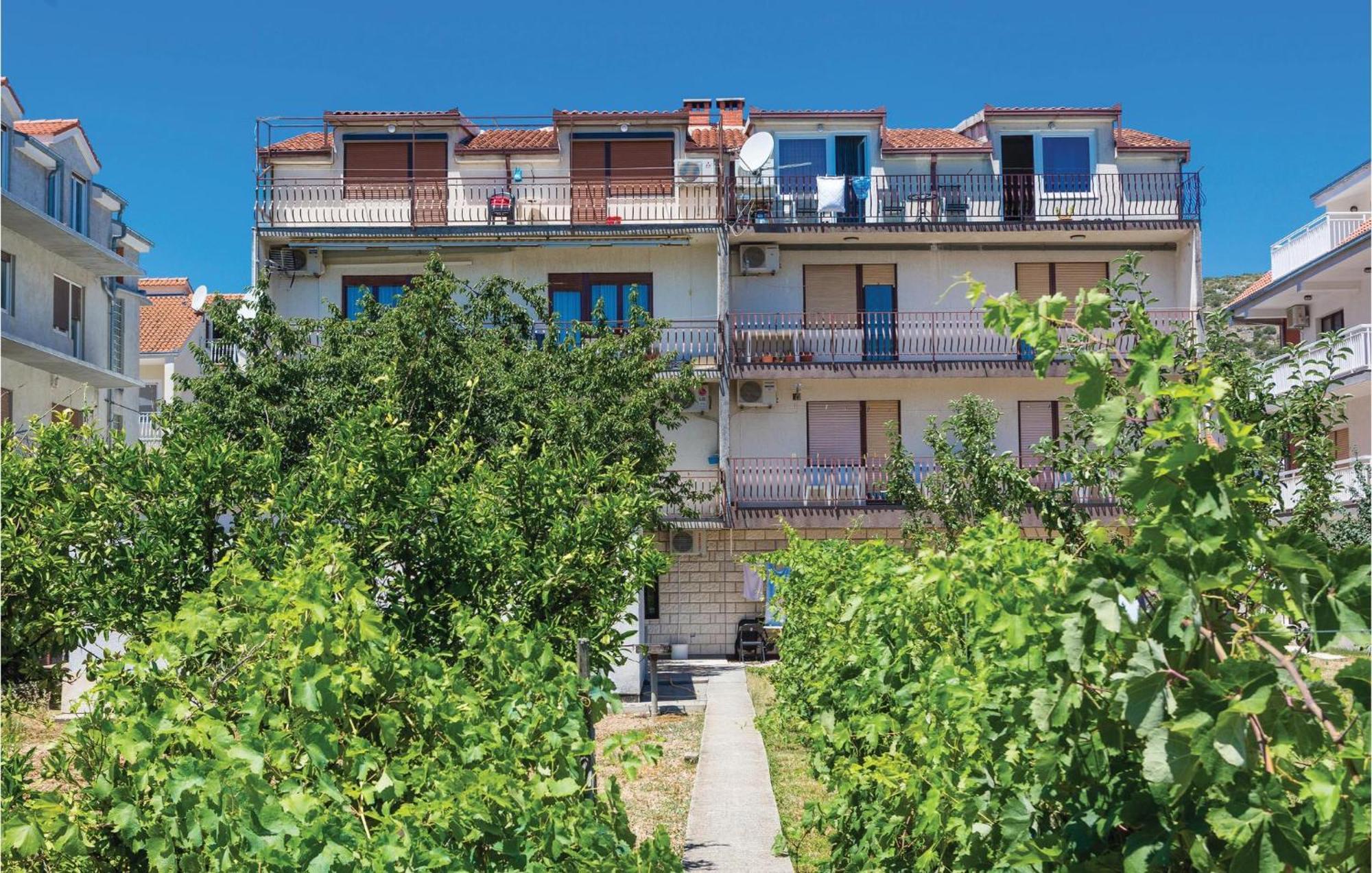 3 Bedroom Gorgeous Apartment In Traù Esterno foto