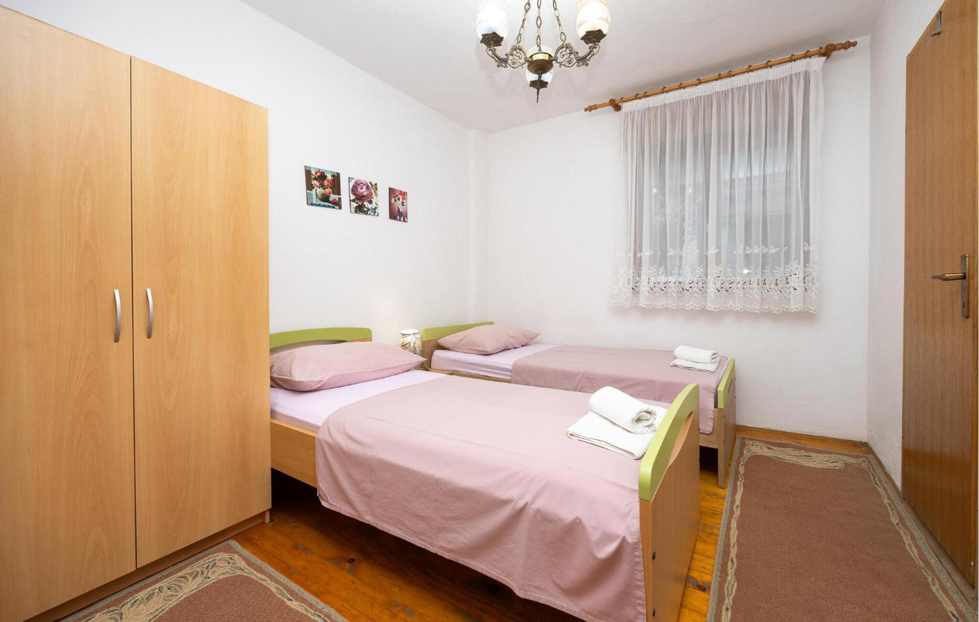 3 Bedroom Gorgeous Apartment In Traù Esterno foto