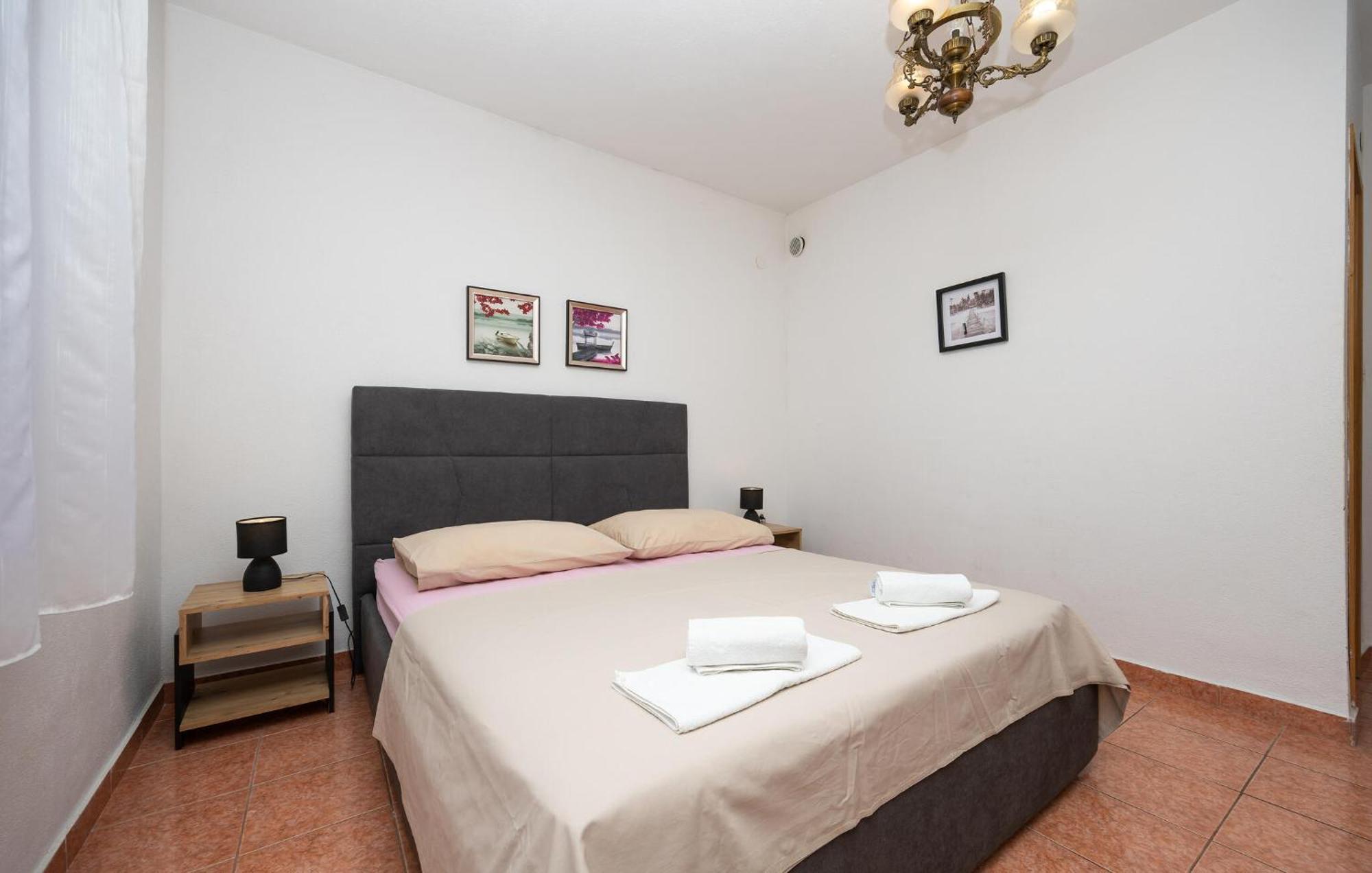 3 Bedroom Gorgeous Apartment In Traù Esterno foto