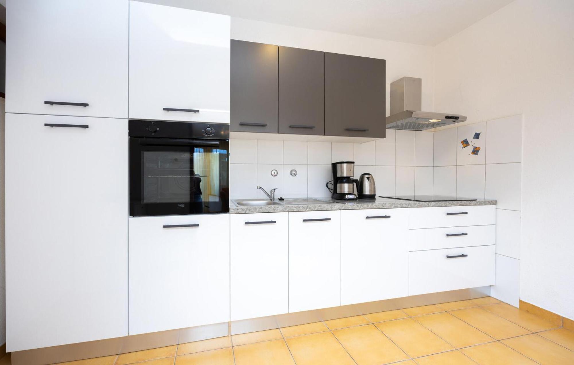 3 Bedroom Gorgeous Apartment In Traù Esterno foto