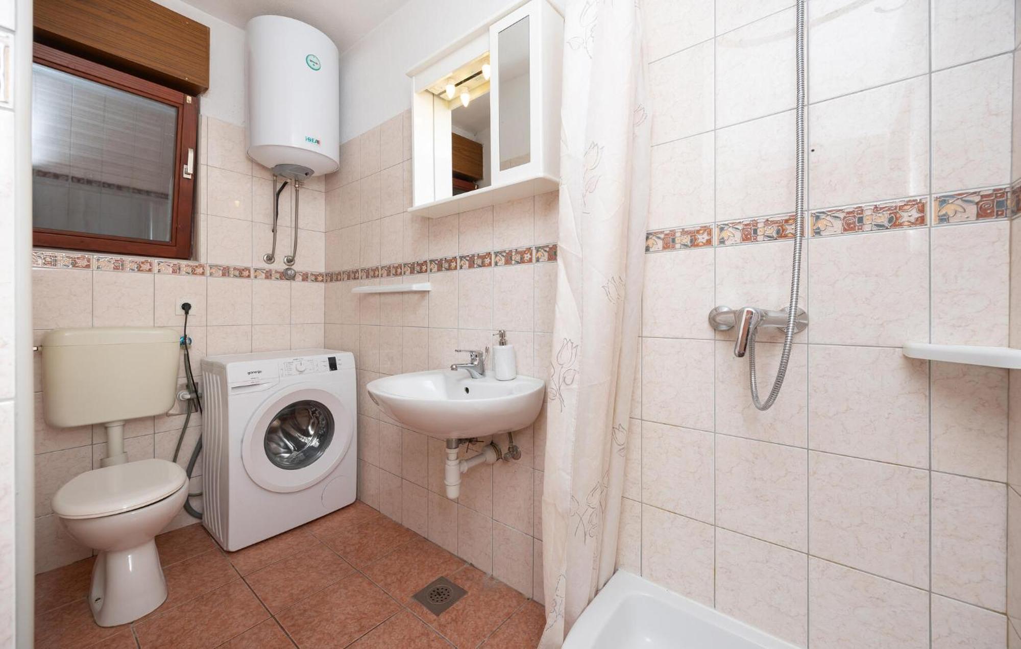 3 Bedroom Gorgeous Apartment In Traù Esterno foto